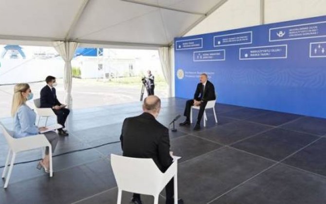 Prezident İlham Əliyevin yerli telekanallara müsahibəsi -  CANLI