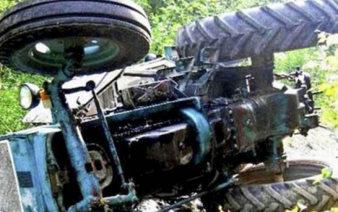 Bərdədə traktor kanala aşıb,  sürücüsü ölüb