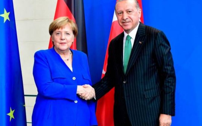 Ərdoğan ilə Merkel arasında telefon danışığı olub 