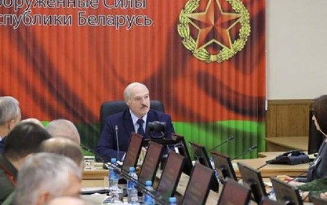 Lukaşenko hərbçilərlə görüşdü:  “Ölkəni heç kimə verməyəcəm”