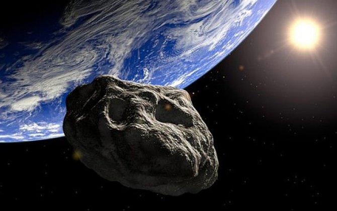 К Земле летит астероид
