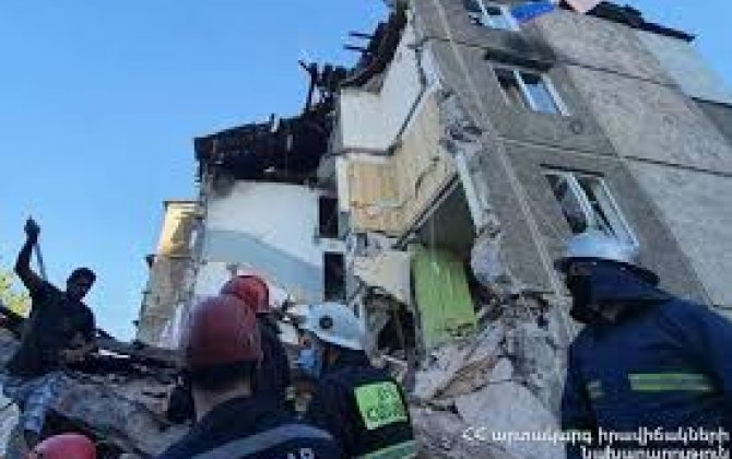 На месте взрыва в Ереване из-под завалов извлечены два человека, эвакуирован 21 человек