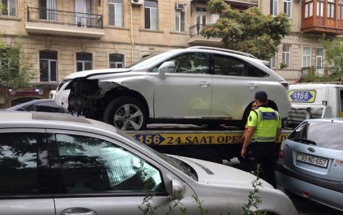 В центре Баку Lexus столкнулся с Chevrolet — (фото)