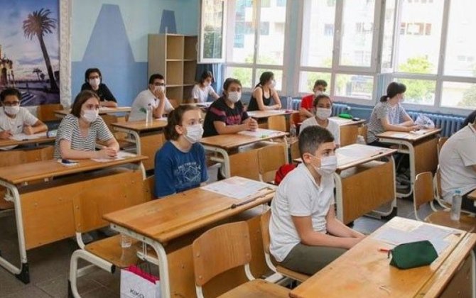 В Баку четыре класса переведены на дистанционное обучение из-за выявления коронавируса