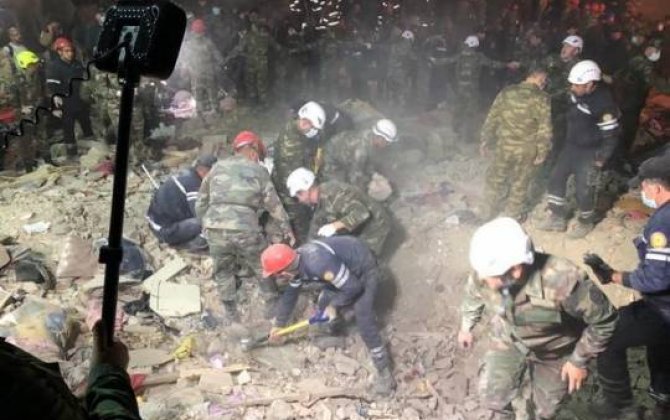 Ermənistanın raket hücumu nəticəsində Gəncədə dağılmış evlərdə xilasetmə işləri yekunlaşdı