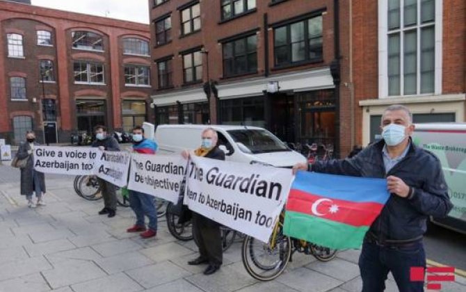 Azərbaycanlılar “Guardian” nəşrinin binası qarşısında aksiya keçirib
 