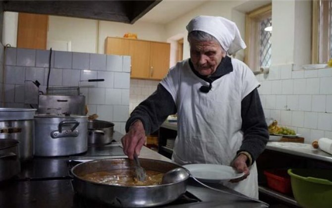 66 il fasiləsiz işləyən qadın yalnız 4 gün istirahət edib –  Fotolar