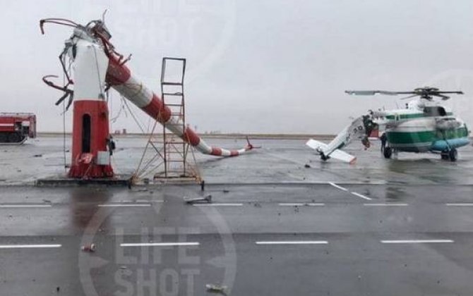 Rusiyada helikopter işıq dirəyinə çırpıldı -  VİDEO
