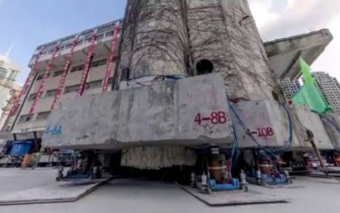 Çində məktəb binası yerdən götürülərək 62 metr kənara çəkildi -  VİDEO