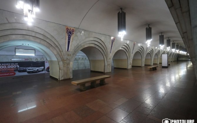 В Ереване участники акций неповиновения парализовали работу метрополитена