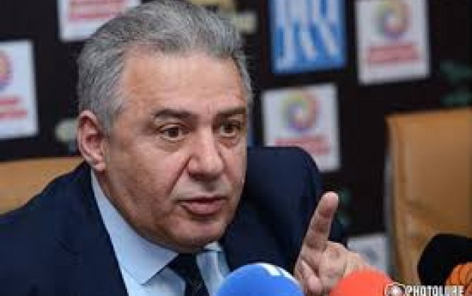 Глава Минобороны Армении отправился в Россию