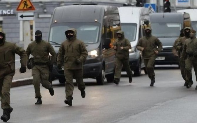Силовики начали задерживать протестующих в Минске