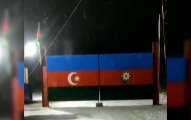 Ворота перед Зодским золоторудным месторождением перекрашены в цвета азербайджанского флага — ВИДЕО