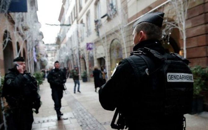 Во Франции три жандарма пострадали при попытке разгона вечеринки с участием 2 тыс. человек