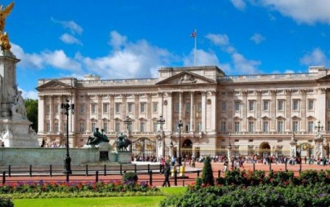 Экс-сотрудник Букингемского дворца приговорен к восьми месяцам за кражу