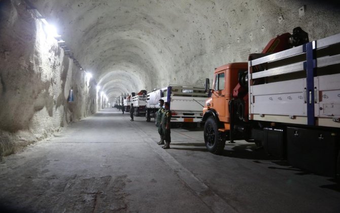İran Körfəzdə yeraltı raket bazasını istifadəyə verib -  FOTO