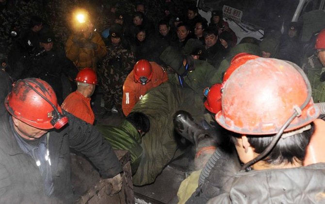 Более 20 человек оказались заблокированы после взрыва на шахте в Китае