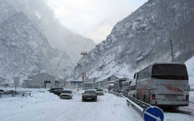 Gürcüstan hərbi yolu bağlandı:  10 km uzunluqda tıxac yarandı