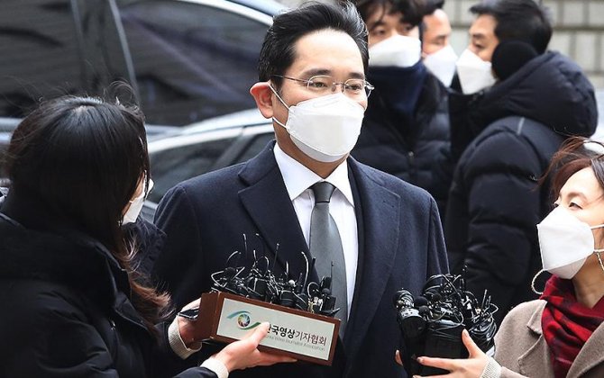 Вице-президента Samsung приговорили к 2,5 годам тюрьмы за коррупцию
