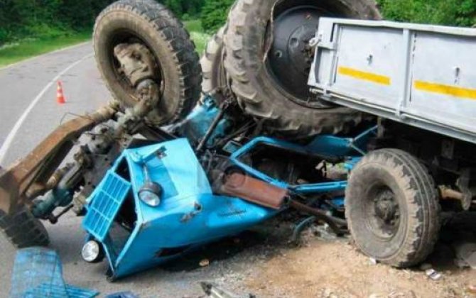 Ağcabədidə traktor yük avtomobili ilə toqquşdu:  Ölən var