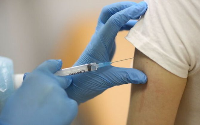 Скандал в Австрии: политики получили вакцину против коронавируса вне очереди