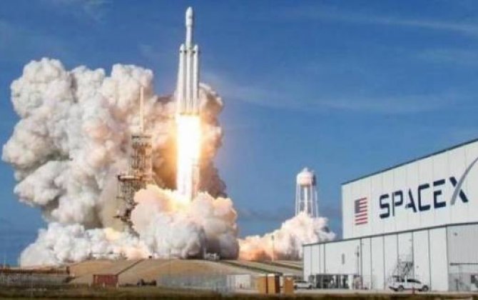 “SpaceX” bir dəfəyə 143 peyki orbitə göndərdi 