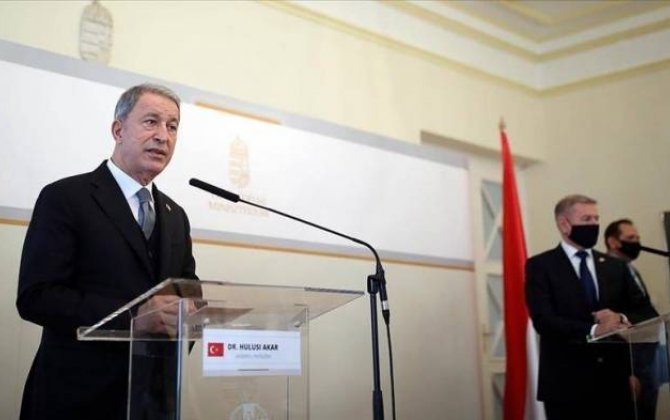 Главы оборонных ведомств Турции и Венгрии обсудили Карабах