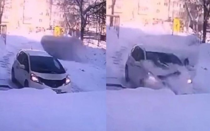 Глыба льда рухнула на машину с людьми в Новосибирске