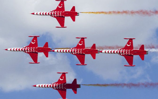 “Türk ulduzları”nın təyyarəsi qəzaya düşdü: Pilot həlak oldu - FOTO