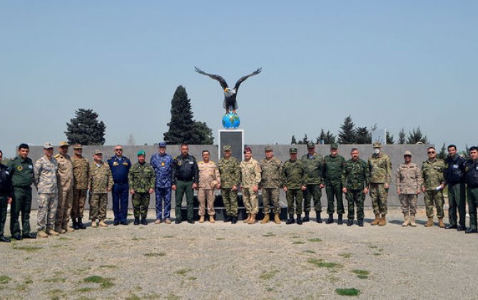 Xarici ölkələrin Azərbaycandakı hərbi attaşeləri HHQ-nin hərbi hissəsini ziyarət edib