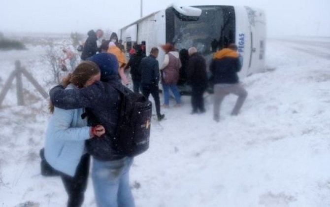 Türkiyədə turistləri daşıyan avtobuslar aşdı: Ölən və yaralılar var - VİDEO