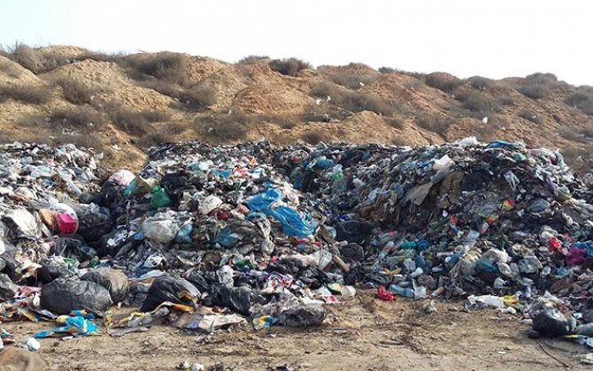 Çaya atılan zibillə bağlı bələdiyyə sədrinə məcburi göstəriş verildi