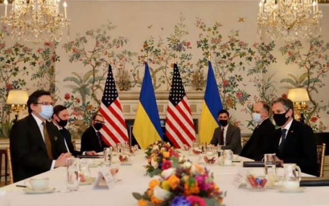 ABŞ Dövlət katibi Ukrayna XİN başçısı ilə görüşüb