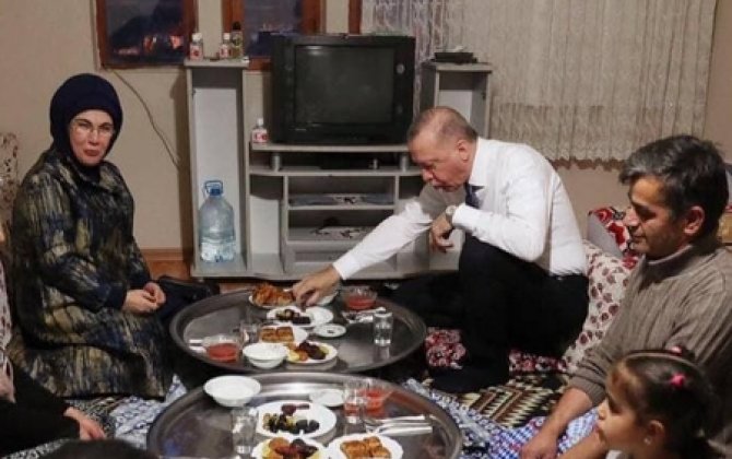 Ərdoğan sadə ailənin evində iftar açdı - FOTO