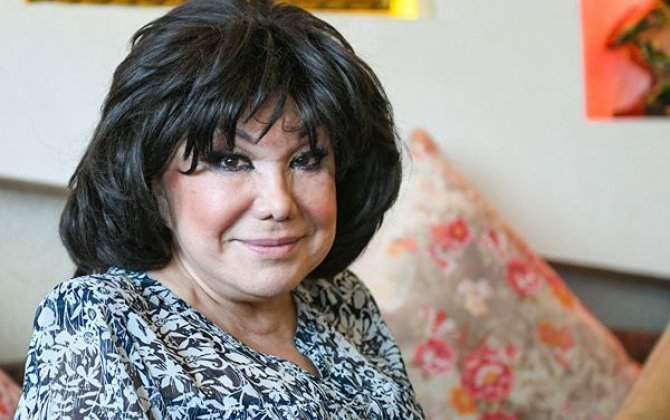 Flora Kərimova od püskürdü: “Sözümü dəyişib məni savadsız kütlənin qarğışına, söyüşünə tuş etdiniz!”