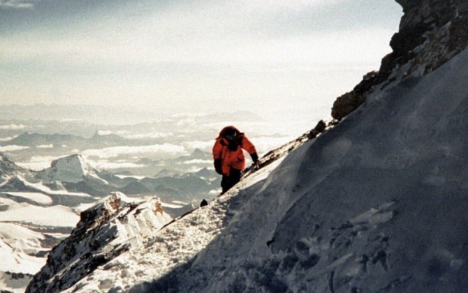 COVID-19-a yoluxmuş alpinistlər Himalayın zirvəsindən təxliyə edilib