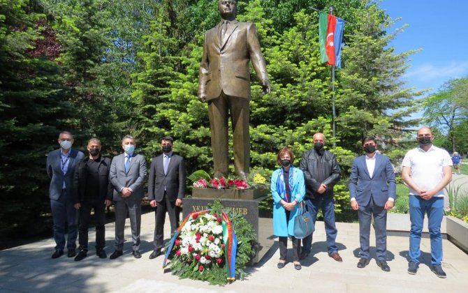 Heydər Əliyevin Belqrad və Buxarest şəhərlərindəki abidəsi ziyarət edilib - FOTO