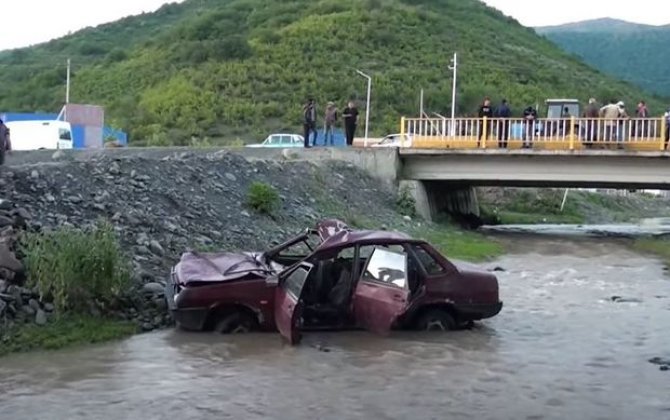 Balakəndə at qəzaya səbəb oldu - VİDEO