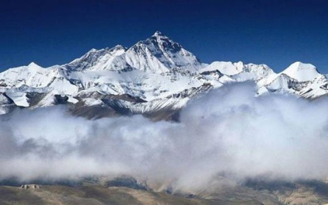 Everest zirvəsinə dırmaşan alpinistlər yorğunluq səbəbi ilə həyatını itirdi...