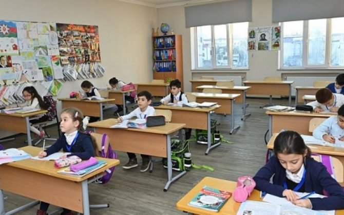 В Азербайджане ученики возвращаются за школьные парты