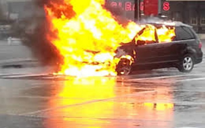 В Баку сгорел легковой автомобиль марки «Daewoo»