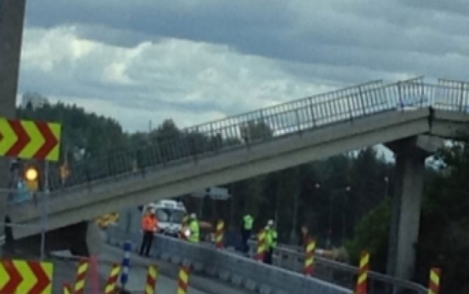 В Германии рухнул пешеходный мост, погиб один человек