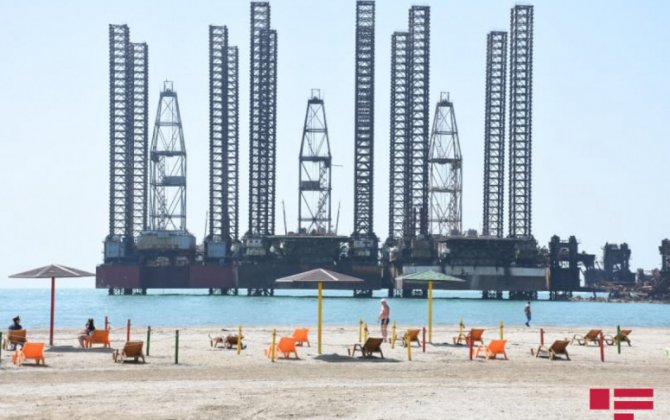 На общественных пляжах Баку завершилась подготовка к летнему сезону
