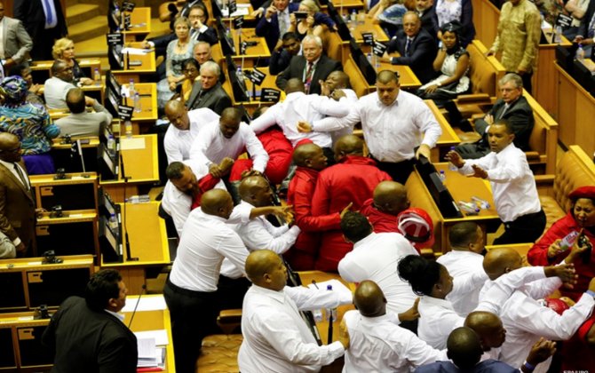 В парламенте Африканского союза произошла драка из-за споров о новом председателе