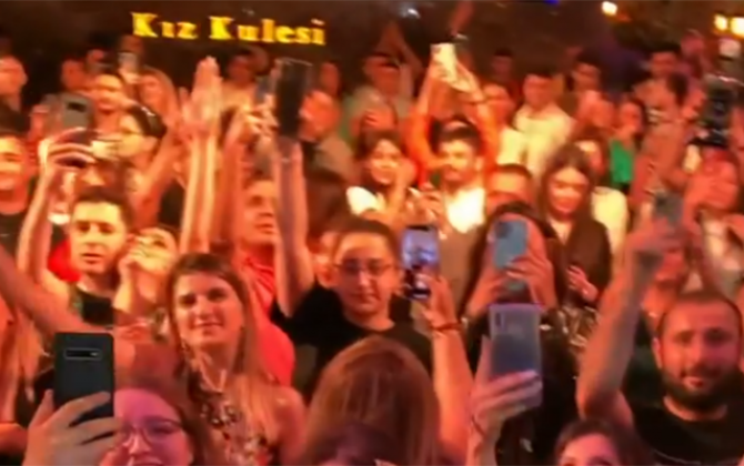 Toy deyil, Mustafa Cecelinin Bakı konsertidir... - VİDEO