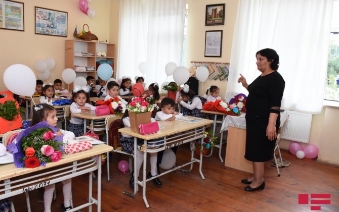 Обнародована среднемесячная зарплата педагогов в Баку
