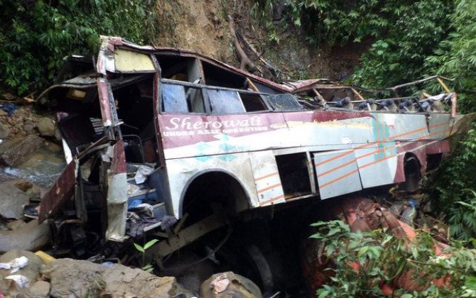 Автобус рухнул в овраг на юге Мексики