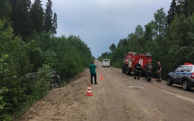Десять человек пострадали при аварии с экскурсионным автобусом в Ленобласти