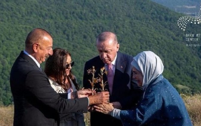 Ильхам Алиев рассказал Реджепу Тайипу Эрдогану о ходе реконструкционных работ в Шуше — ВИДЕО