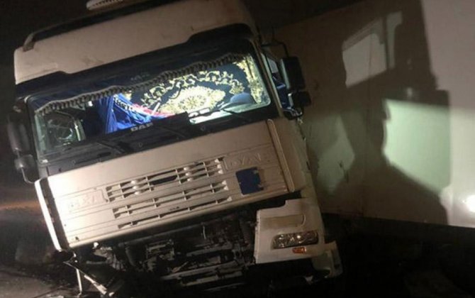 В Шаруре грузовик врезался в стену дома, погибли 3 человека